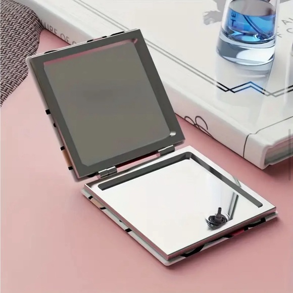 NWT Hello Kitty Portable Double Sided Mirror - Picture 2 of 3